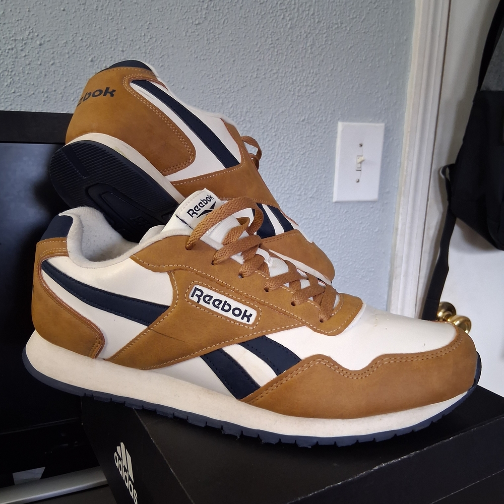 Reebok Harman Men's Leather and Navy Sneakers